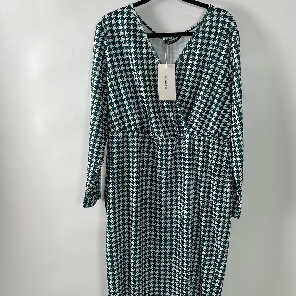 Plus Size Green Houndstooth Wrap Midi Dress - Picture 5 of 11